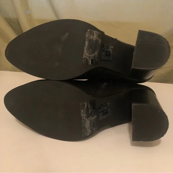 Forever 21 Black chunky heel ankle boot with buckles - Picture 5 of 7